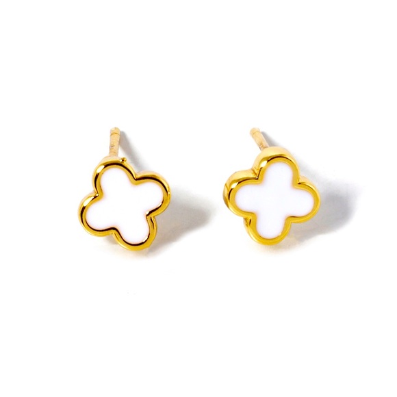 WHITE AND GOLD QUATREFOIL STUD EARRINGS - Picture 1 of 3
